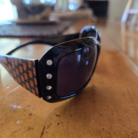 Like new MLB Giants rhinestone sunglasses - Picture 3 of 8